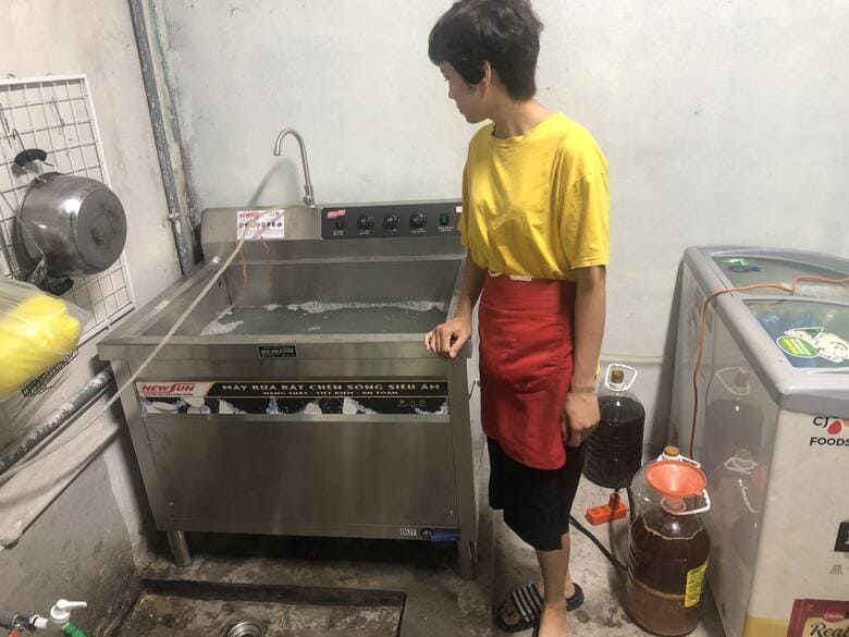 Khách hàng khi trải nghiệm sản phẩm tại đơn vị