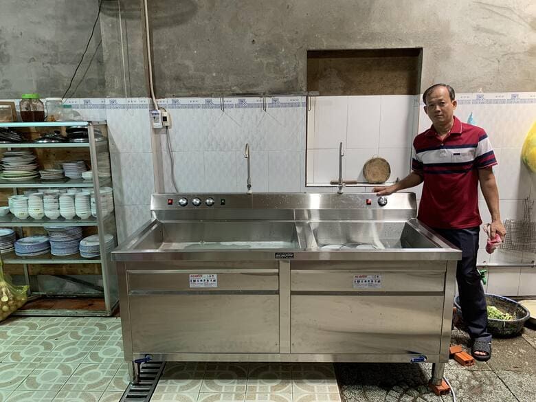 Khách hàng khi trải nghiệm sản phẩm tại đơn vị